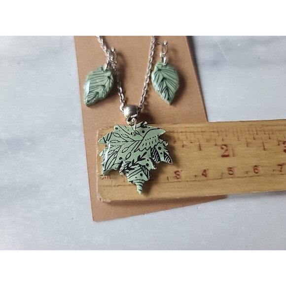 Multicolored Leaf Shaped Polymer Clay Jewelry Set, NEW - Picture 7 of 10